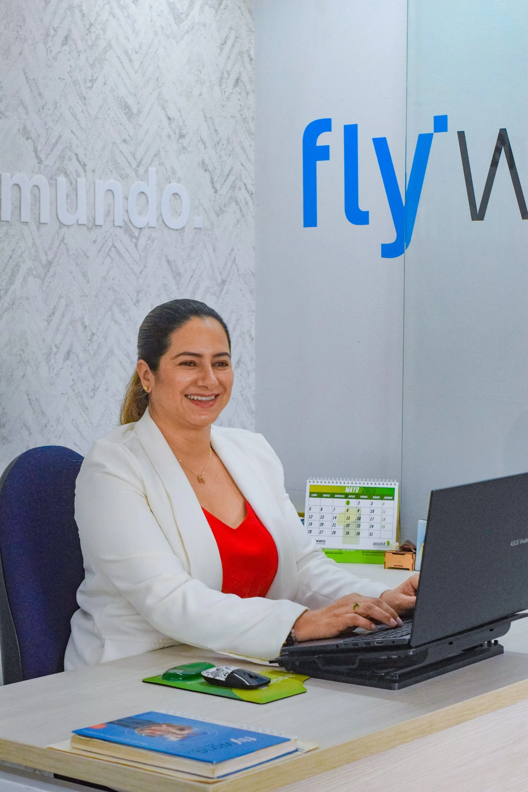 Equipo y oficina de FlyWorld